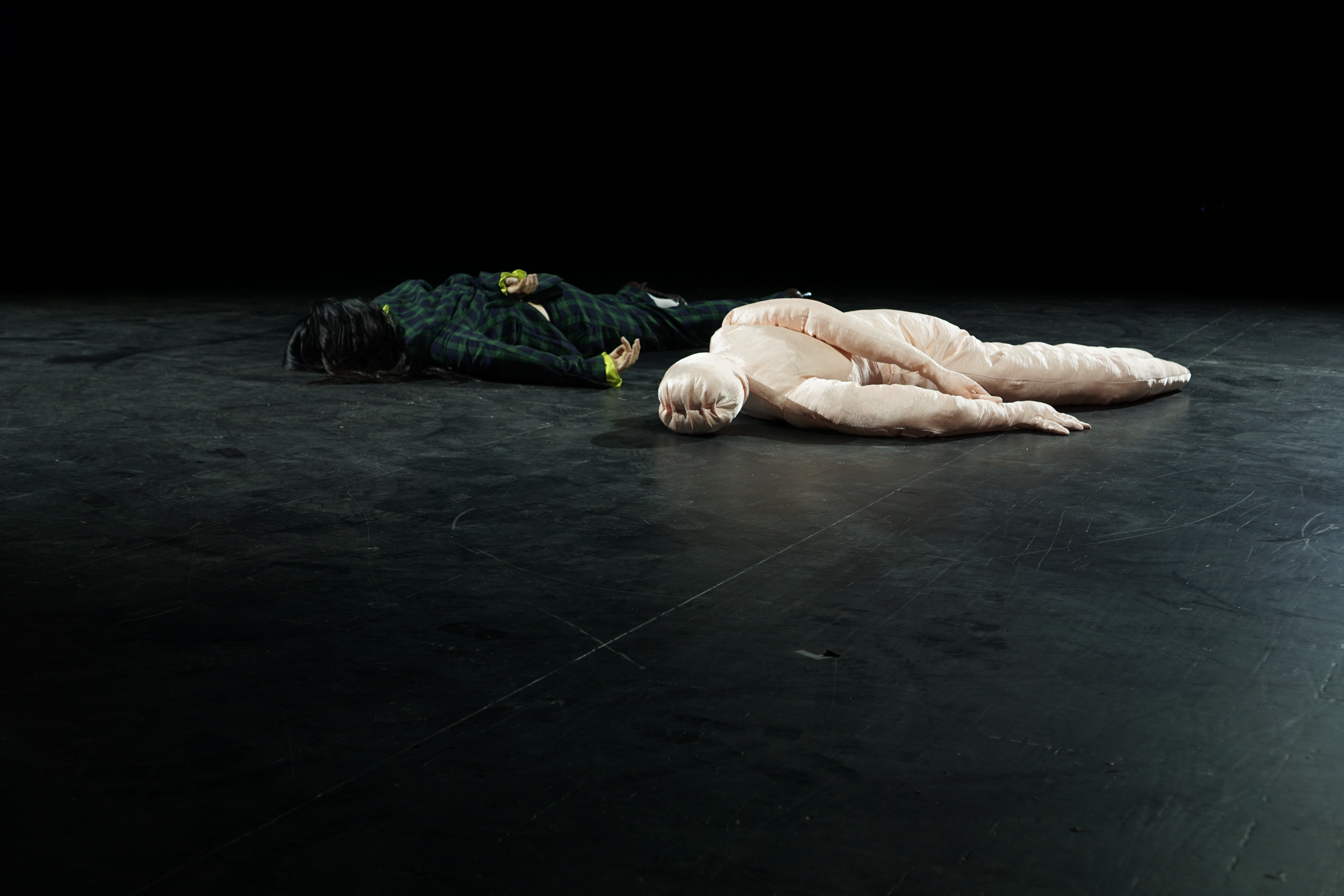 BÄM BÄM BÄM  Justice wins. oder Tappen im Dunkeln.