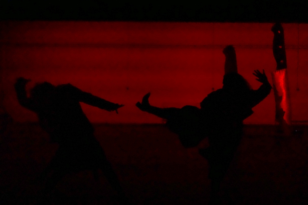 BÄM BÄM BÄM  Justice wins. oder Tappen im Dunkeln.